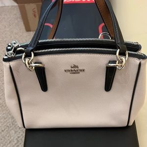 Coach bag no long strap.